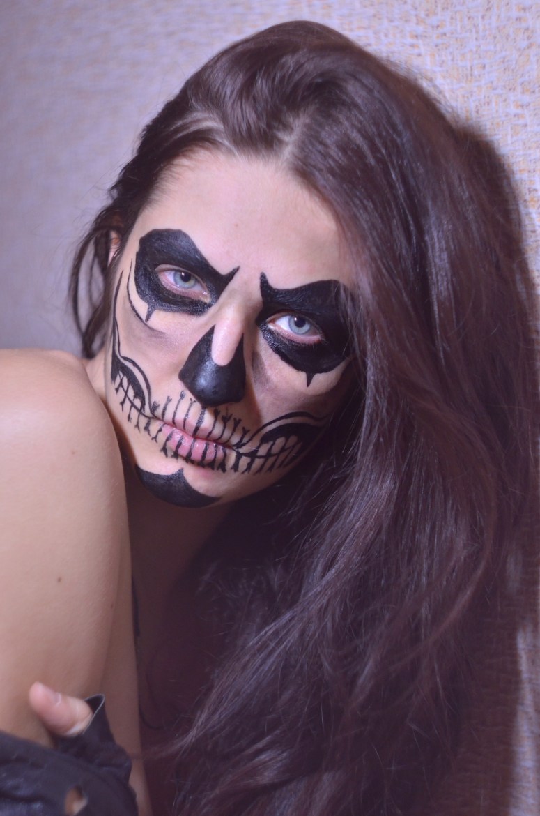 Sugar skull- 10 gorgeous halloween makeup looks! Cheetah makeup, spider girl makeup, deer makeup, doe makeup, fawn makeup, fairy makeup, pop art makeup, fairy makeup, unicorn makeup, mermaid makeup, sugar skull makeup. Love this site with all of the gorgeous inspiration.